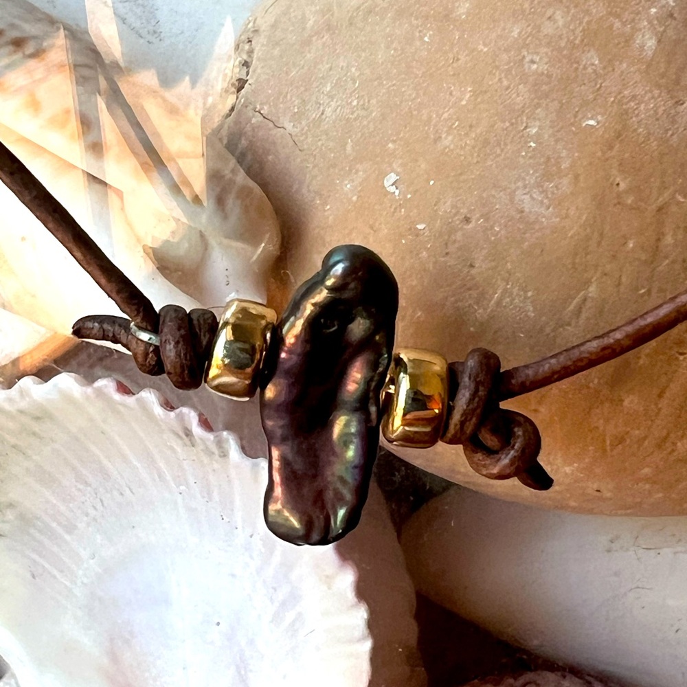 Elegant Gold and multicolored Pearl Necklace